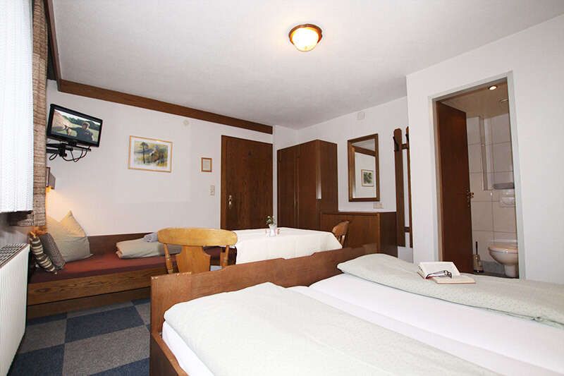 Zimmer 2 als Dreibettzimmer im Gasthaus Alpenrose